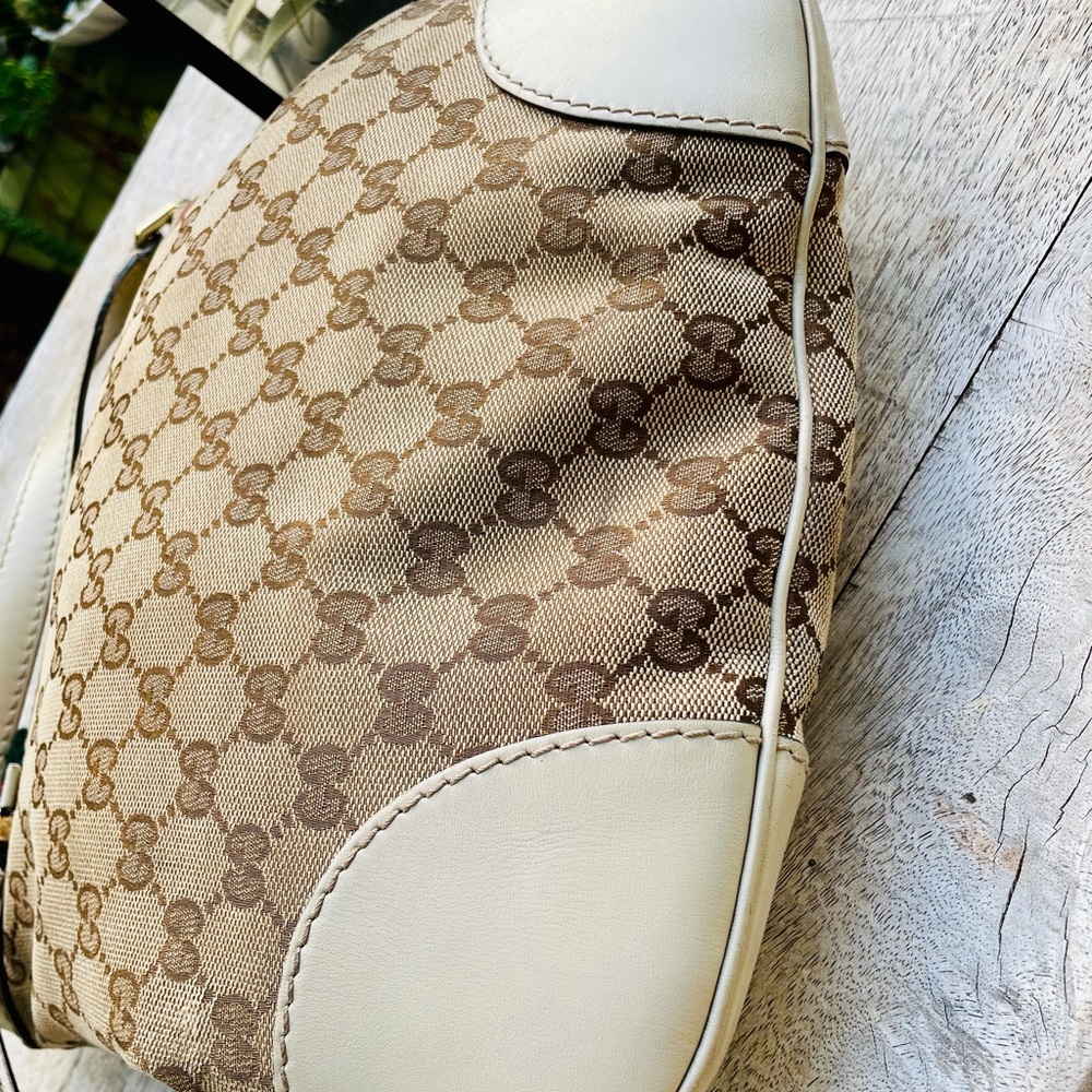 Authentic Gucci Sherry Line Monogram Crossbody Bag - Picture 3 of 16